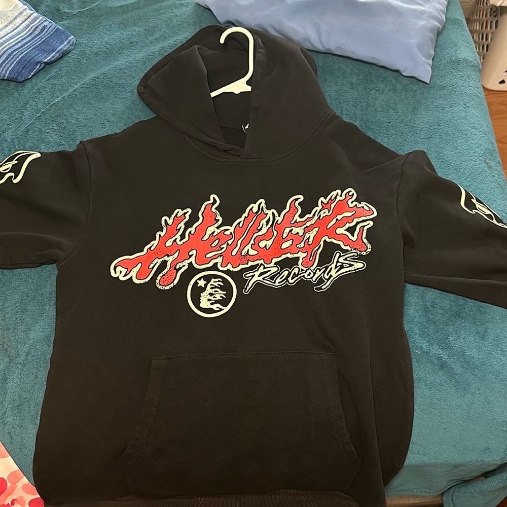 hellstar hoodie. worn once, damn near brand new. no damages or nothing